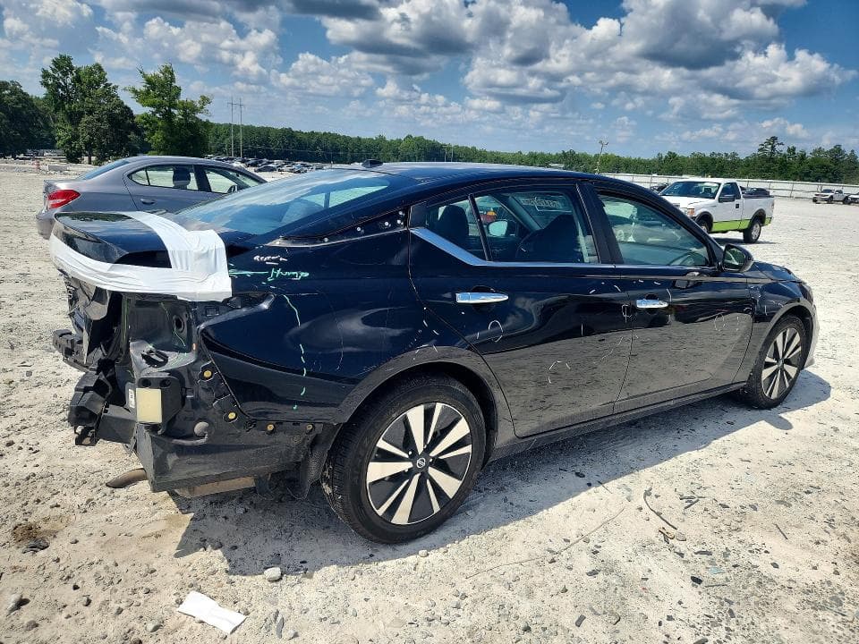 2021 NISSAN ALTIMA SV 3