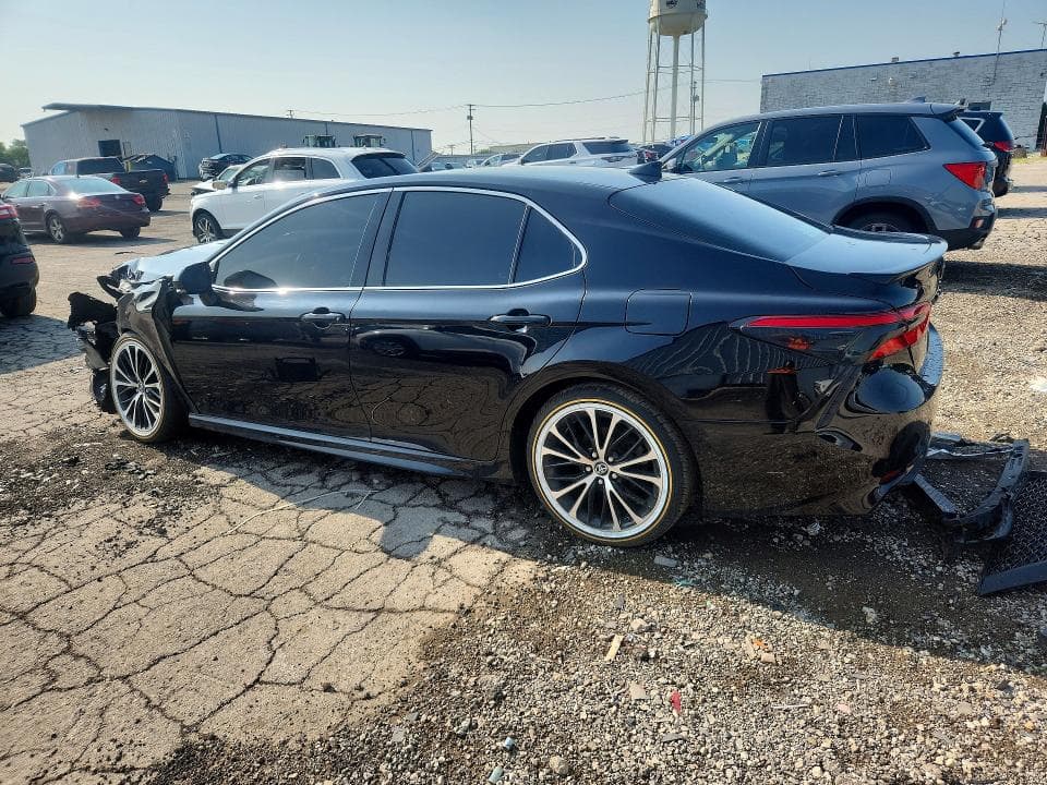 2018 TOYOTA CAMRY SE 2