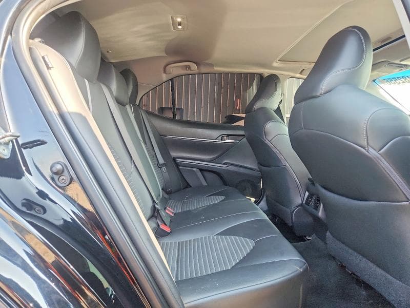 2018 TOYOTA CAMRY SE 10