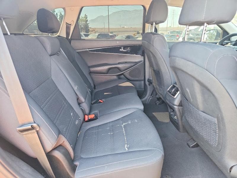 2019 KIA SORENTO LX 11