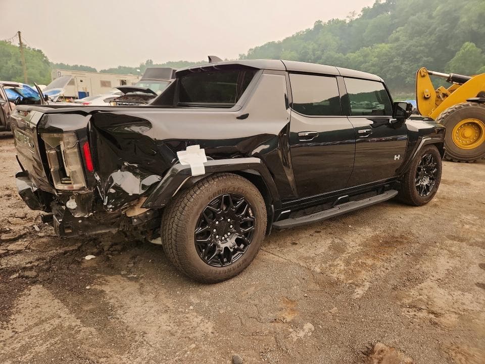 2025 GMC HUMMER PIC 3