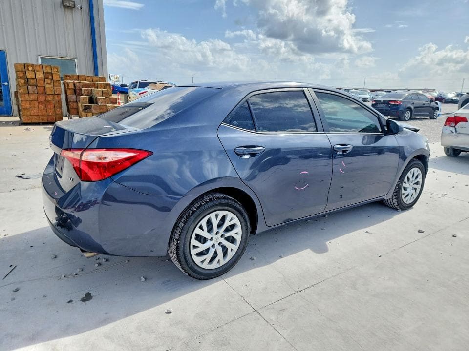 2018 TOYOTA COROLLA LE 3