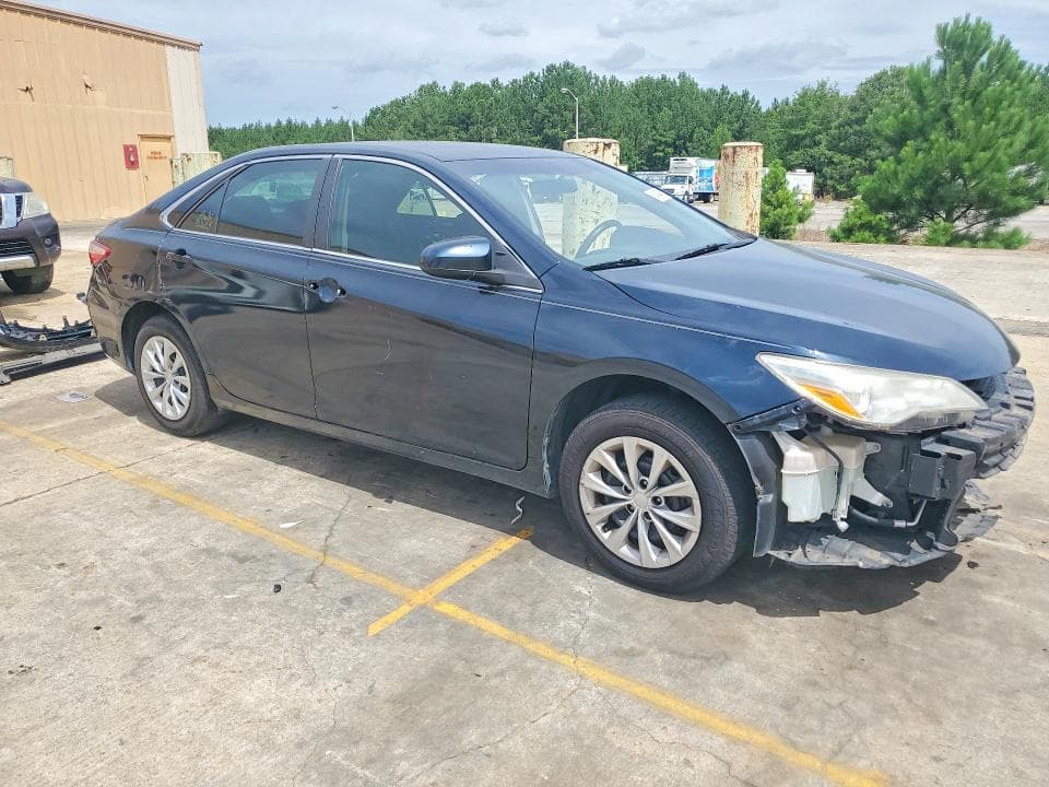 2017 TOYOTA CAMRY LE 4
