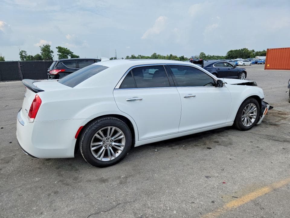 2017 CHRYSLER 300C 3