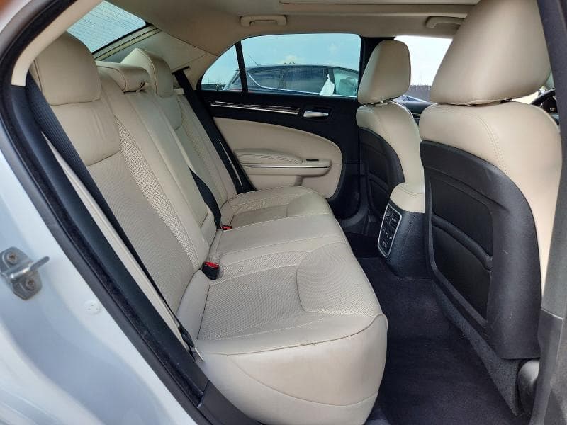 2017 CHRYSLER 300C 10