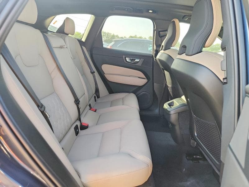 2026 VOLVO XC60 PLUS 11