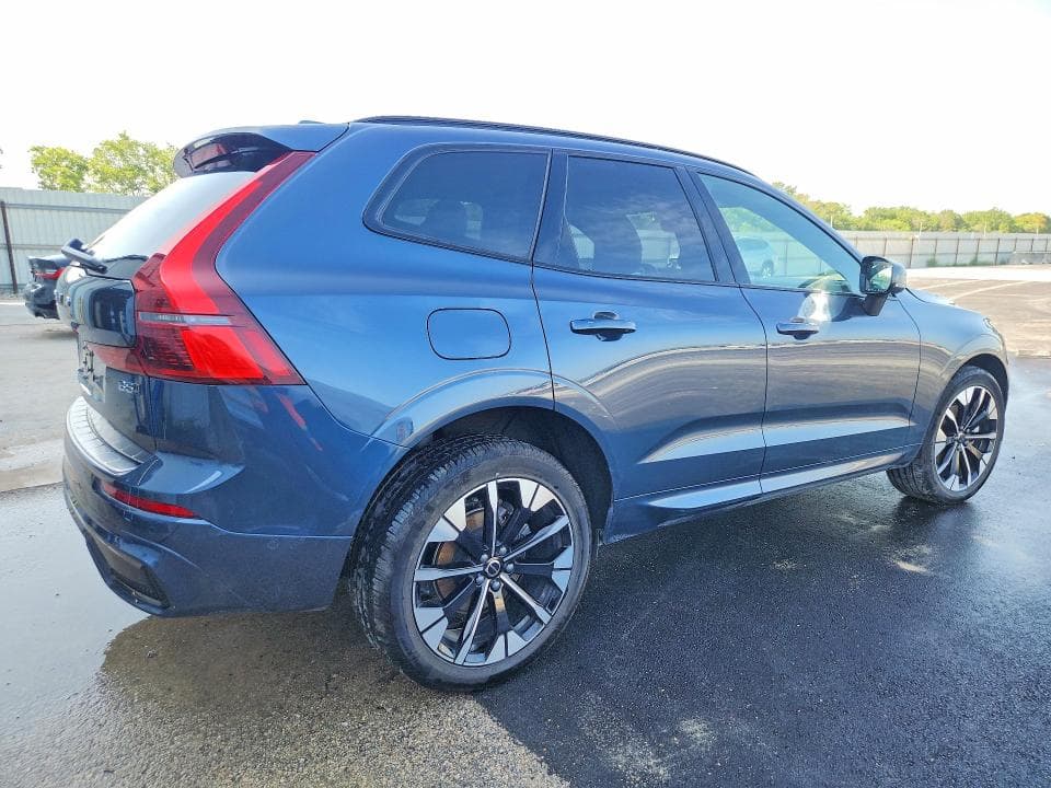 2026 VOLVO XC60 PLUS 3