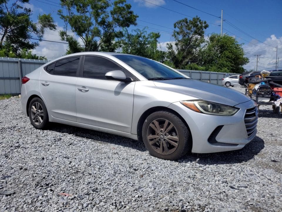 2017 HYUNDAI ELANTRA SE 4