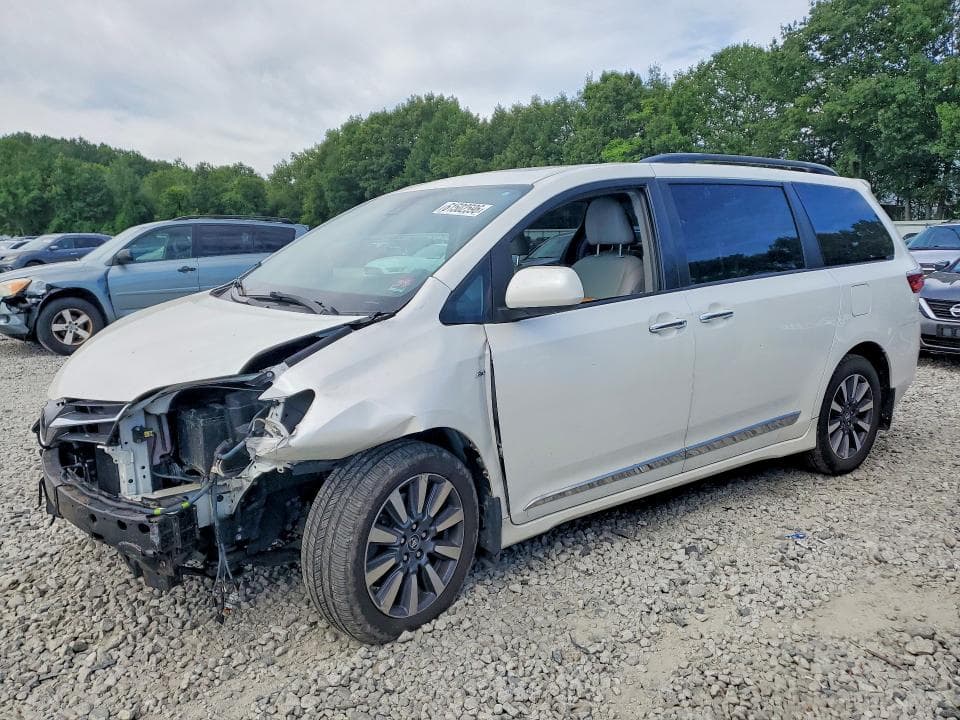 2018 TOYOTA SIENNA XLE 7-PASSENGER 1