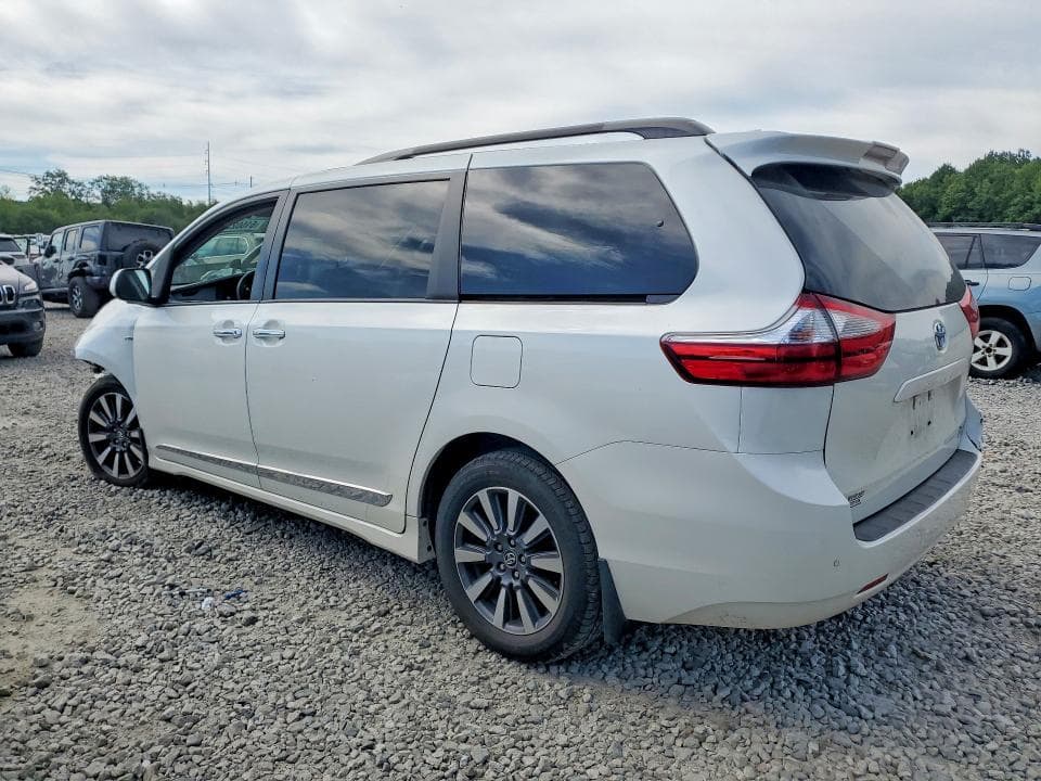 2018 TOYOTA SIENNA XLE 7-PASSENGER 2