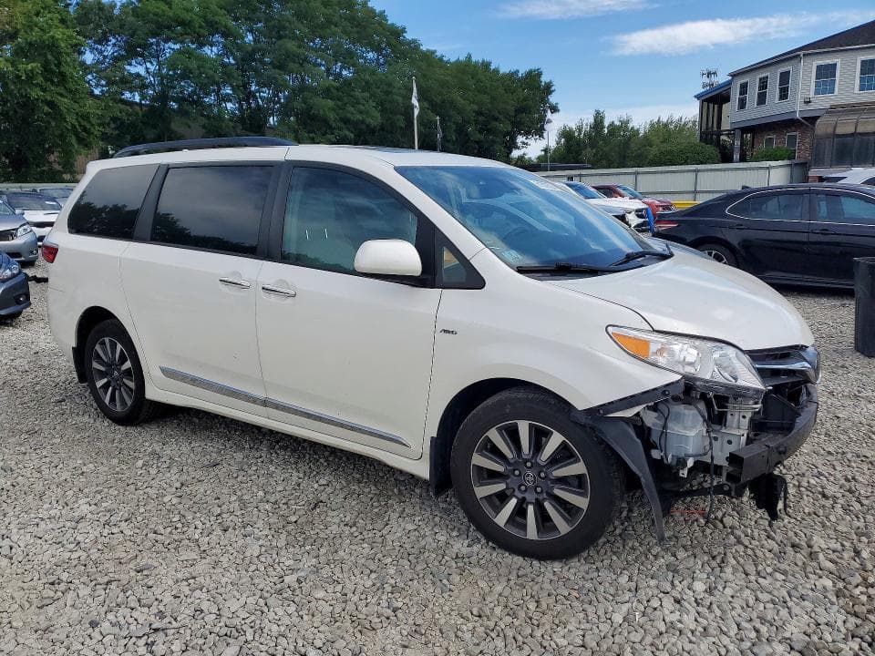 2018 TOYOTA SIENNA XLE 7-PASSENGER 4