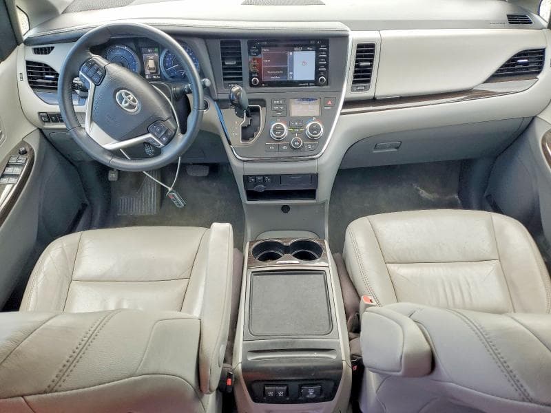 2018 TOYOTA SIENNA XLE 7-PASSENGER 8