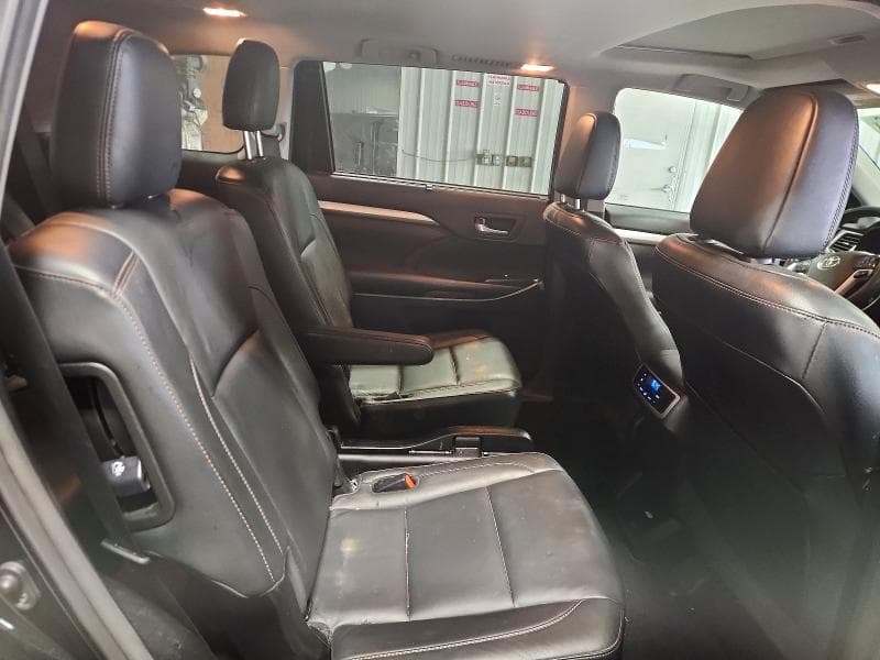 2017 TOYOTA HIGHLANDER XLE 11