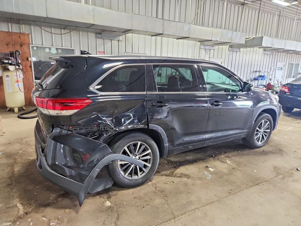 2017 TOYOTA HIGHLANDER XLE 3
