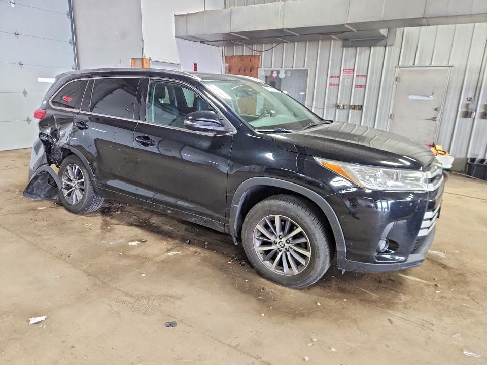 2017 TOYOTA HIGHLANDER XLE 4