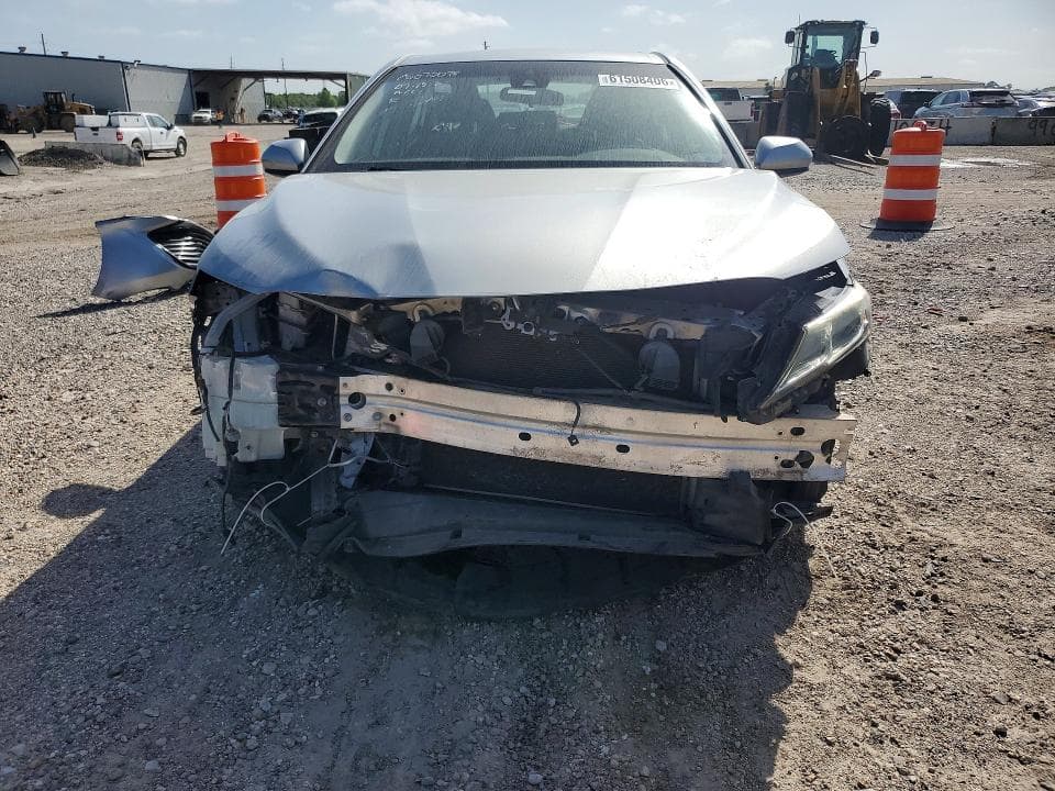 2019 TOYOTA CAMRY LE 5