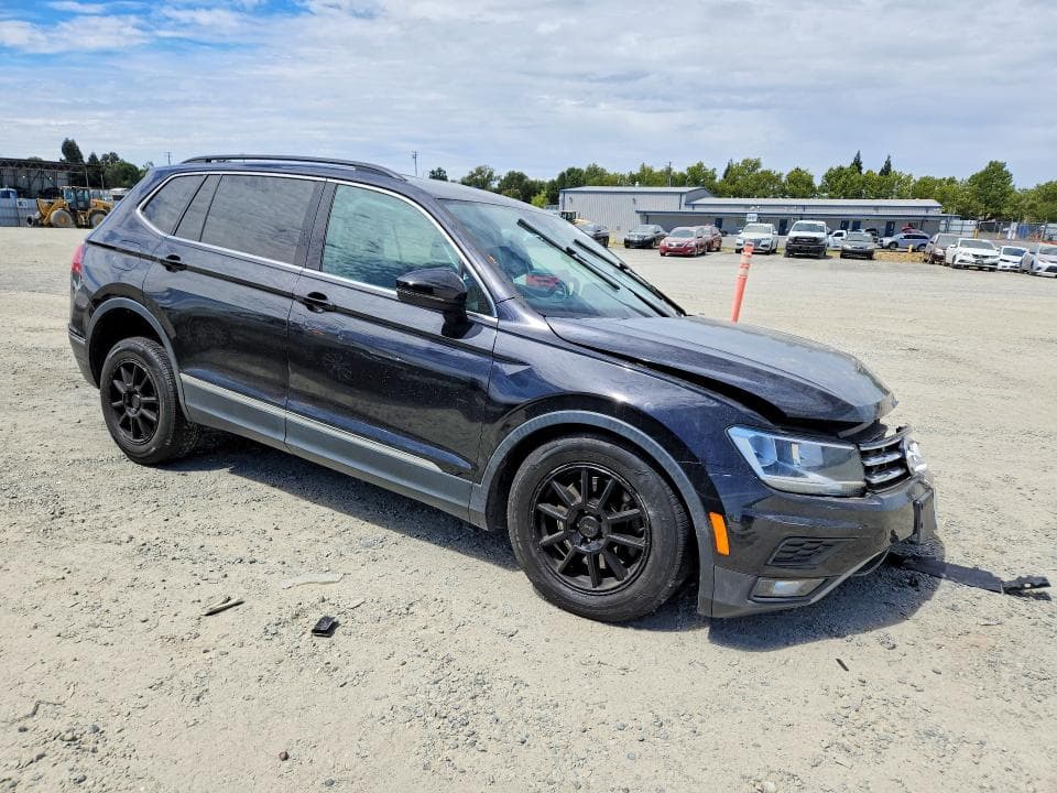 2018 VOLKSWAGEN TIGUAN SE 4