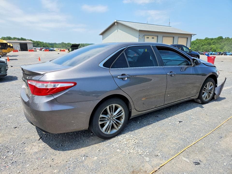 2017 TOYOTA CAMRY SE 3