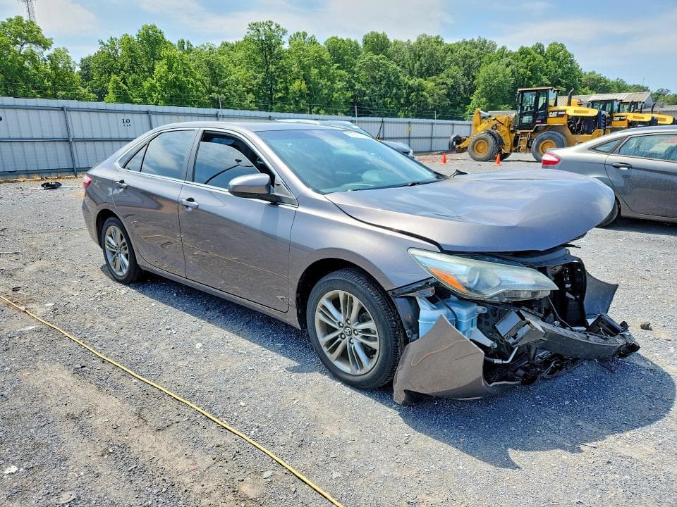 2017 TOYOTA CAMRY SE 4
