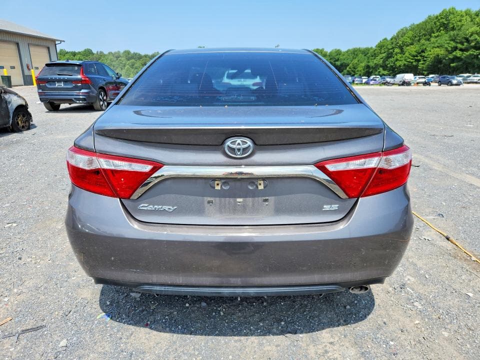 2017 TOYOTA CAMRY SE 6