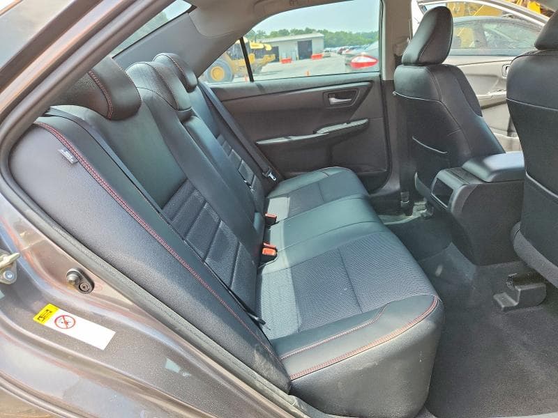2017 TOYOTA CAMRY SE 10