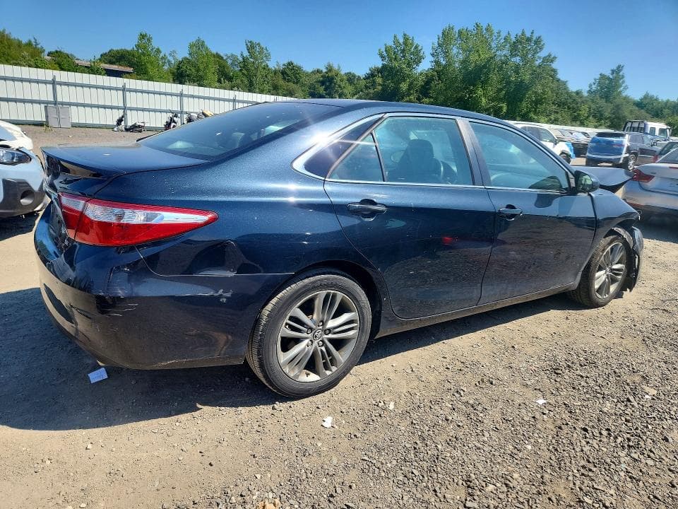 2017 TOYOTA CAMRY SE 3