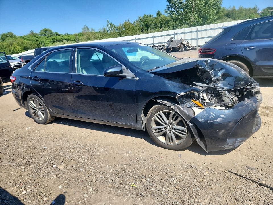 2017 TOYOTA CAMRY SE 4
