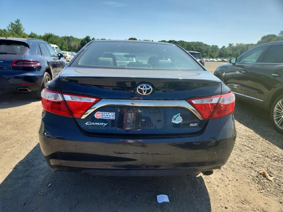 2017 TOYOTA CAMRY SE 6