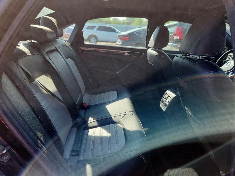 2018 VOLKSWAGEN PASSAT GT 10