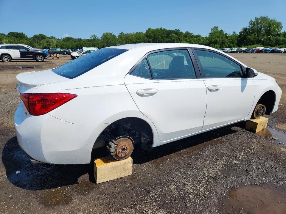 2019 TOYOTA COROLLA SE 3