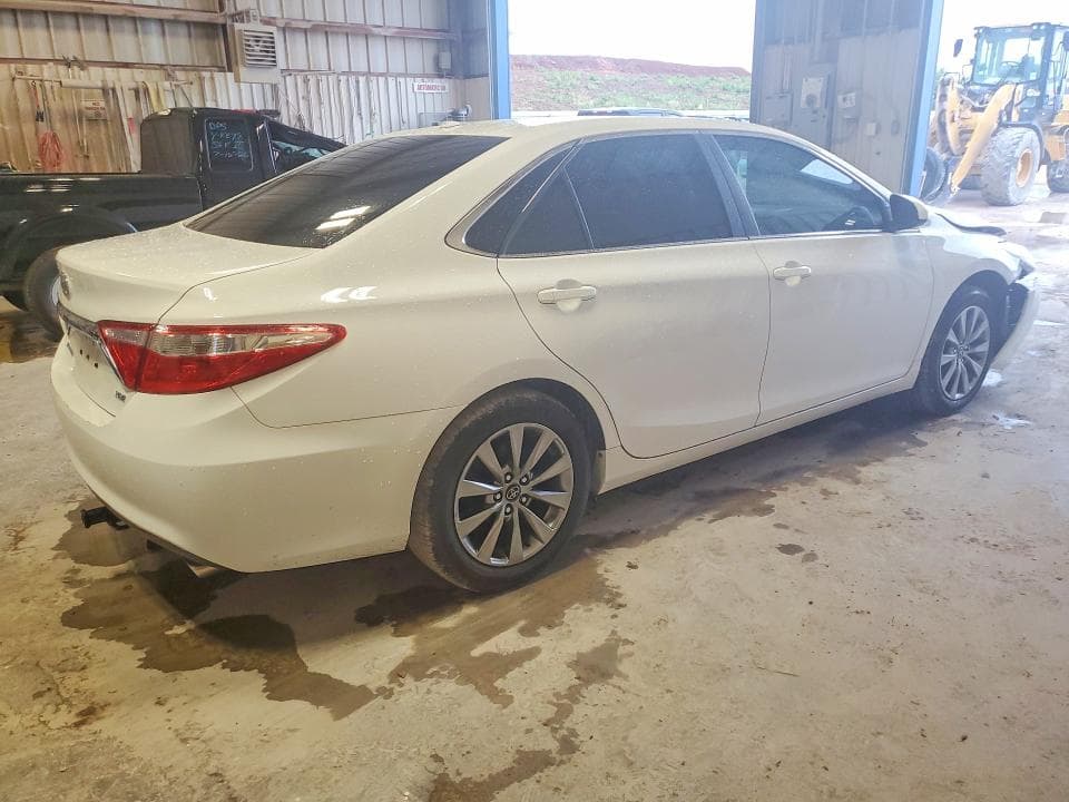 2017 TOYOTA CAMRY XLE 3