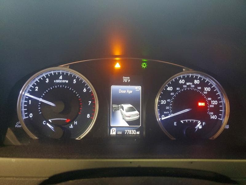 2017 TOYOTA CAMRY XLE 9