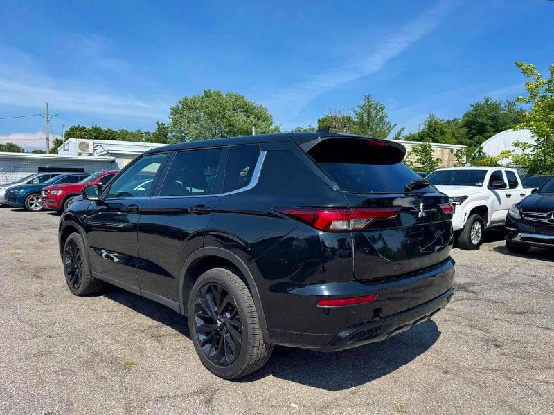 2023 MITSUBISHI OUTLANDER SE 3