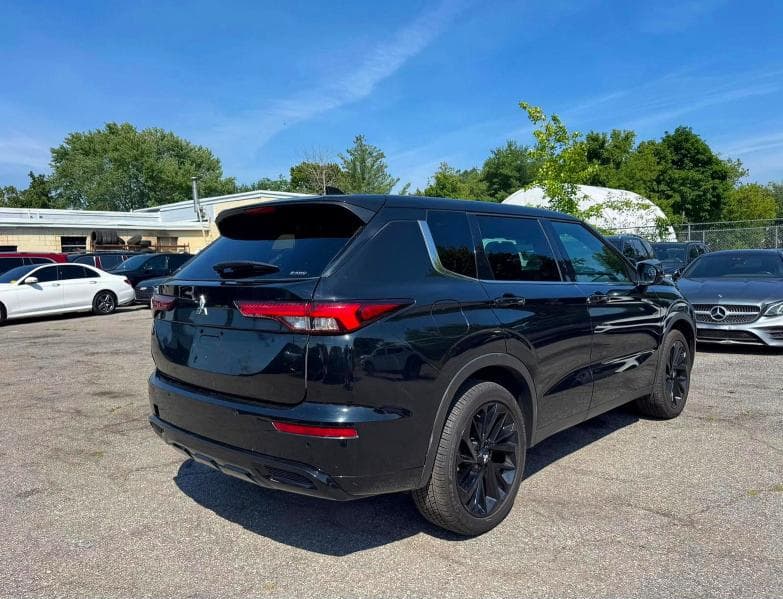 2023 MITSUBISHI OUTLANDER SE 4