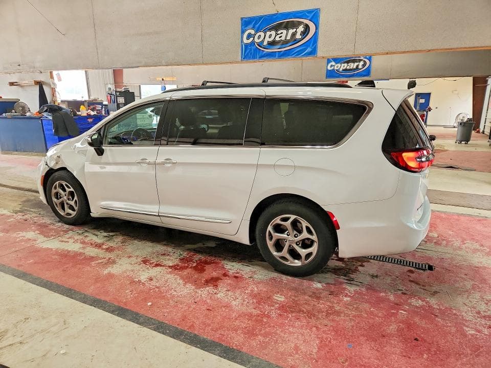 2023 CHRYSLER PACIFICA LIMITED LIMITED 3