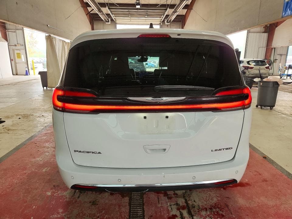 2023 CHRYSLER PACIFICA LIMITED LIMITED 7