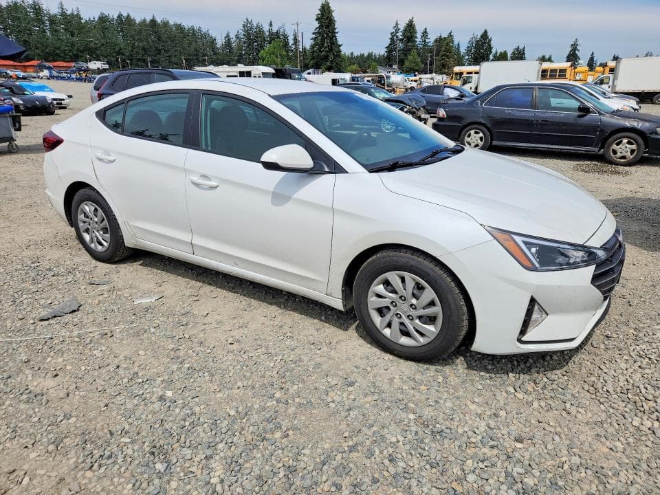 2019 HYUNDAI ELANTRA SE 4
