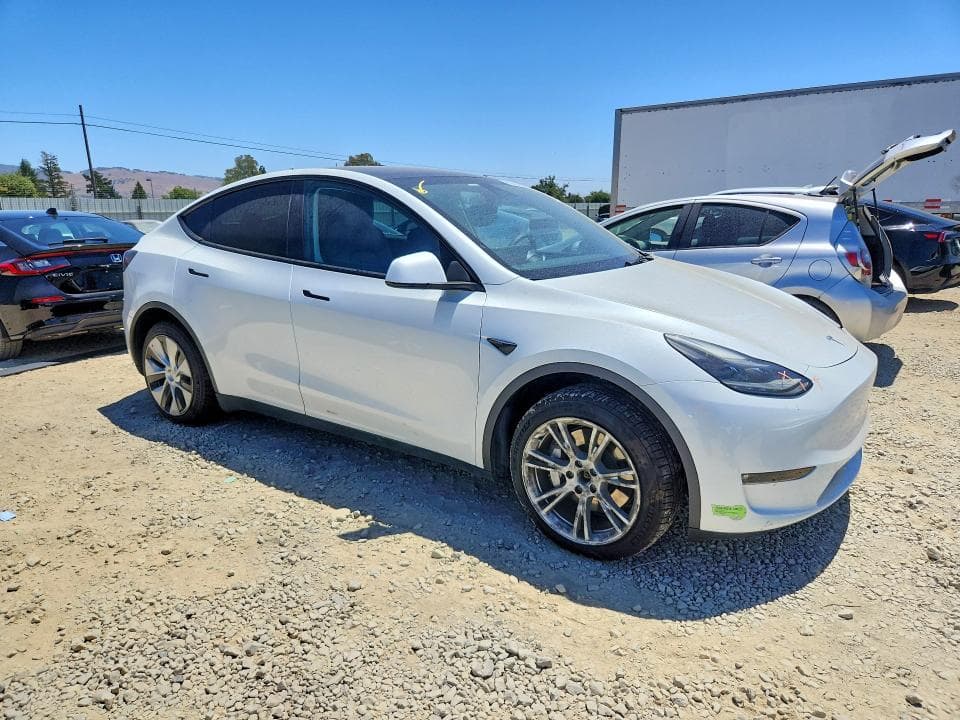 2023 TESLA MODEL Y 4