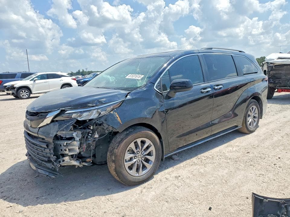 2025 TOYOTA SIENNA XLE 8-PASSENGER - 1