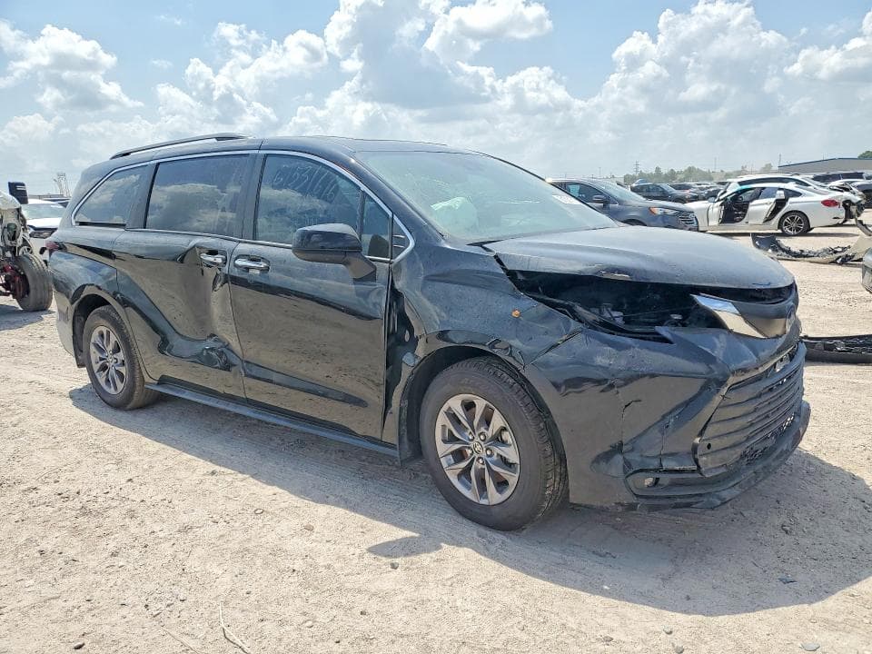 2025 TOYOTA SIENNA XLE 8-PASSENGER 4