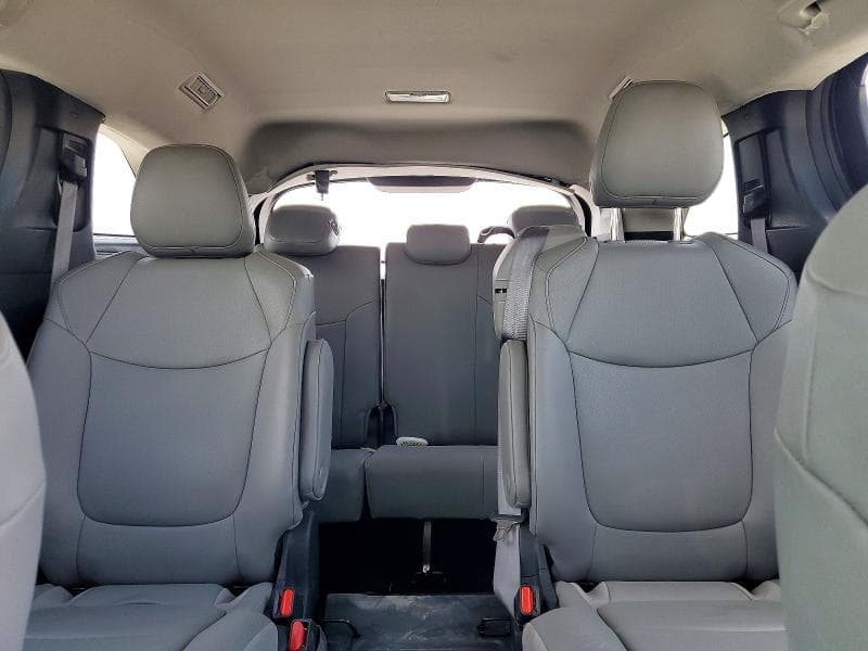 2025 TOYOTA SIENNA XLE 8-PASSENGER 10