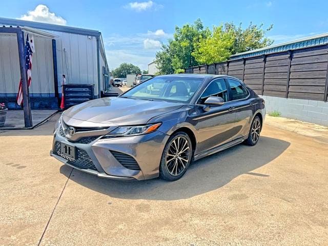 2019 TOYOTA CAMRY SE 2
