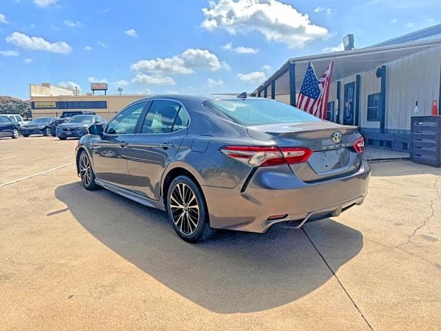 2019 TOYOTA CAMRY SE 3