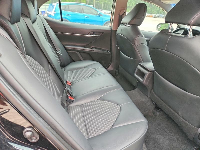 2019 TOYOTA CAMRY SE 10