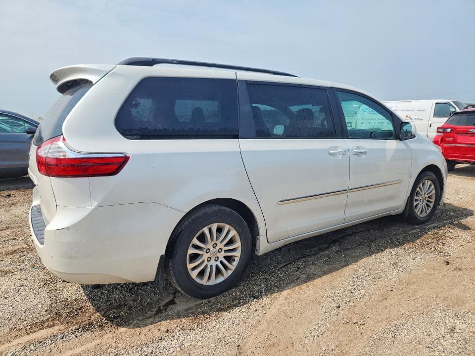 2017 TOYOTA SIENNA XLE 8-PASSENGER 3