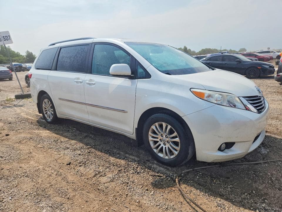 2017 TOYOTA SIENNA XLE 8-PASSENGER 4