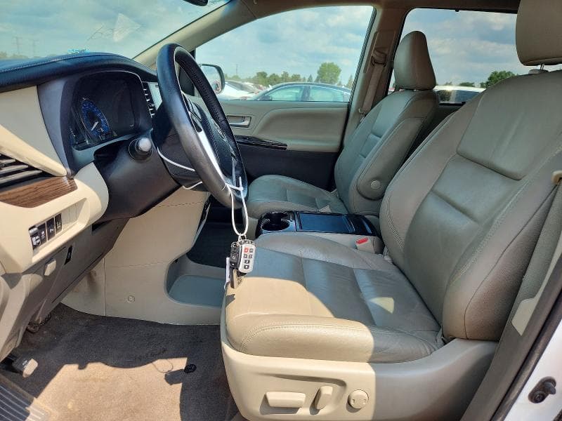 2017 TOYOTA SIENNA XLE 8-PASSENGER 7