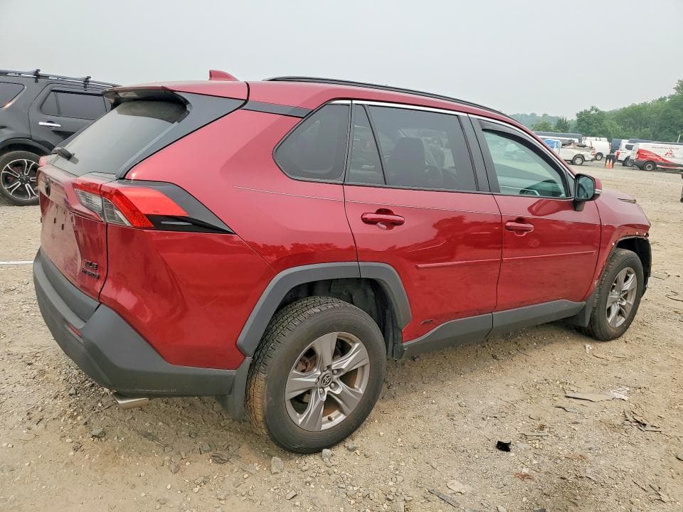 2022 TOYOTA RAV4 XLE 3