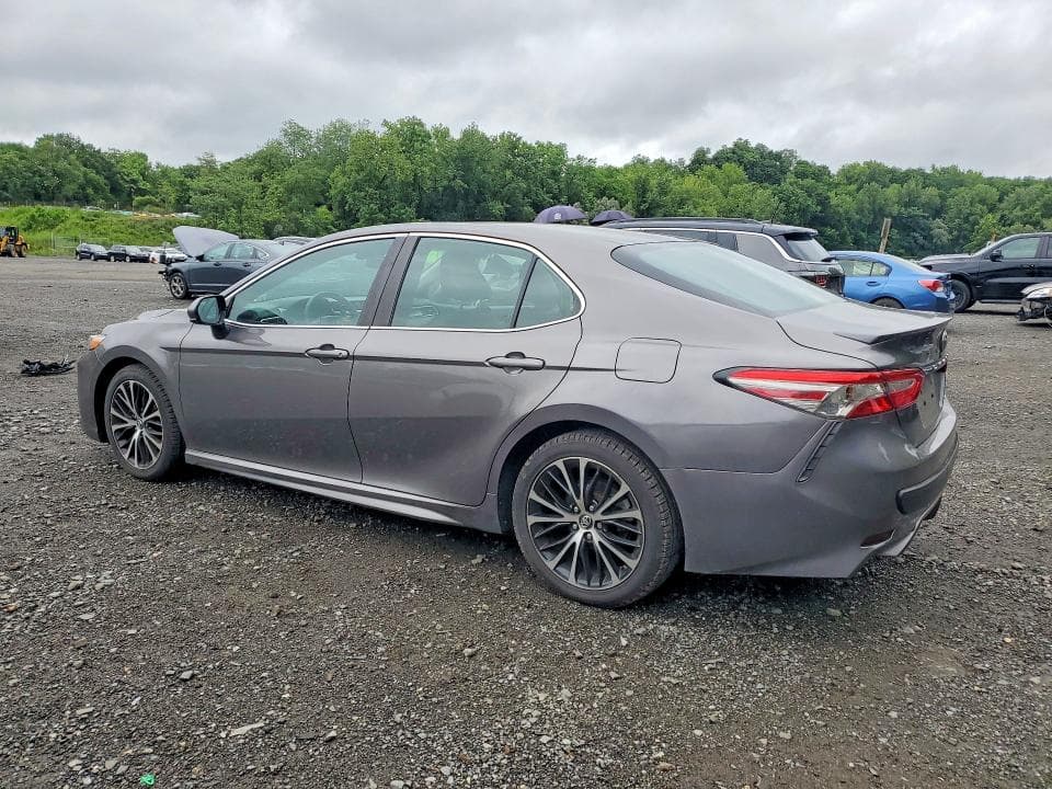 2018 TOYOTA CAMRY SE 2