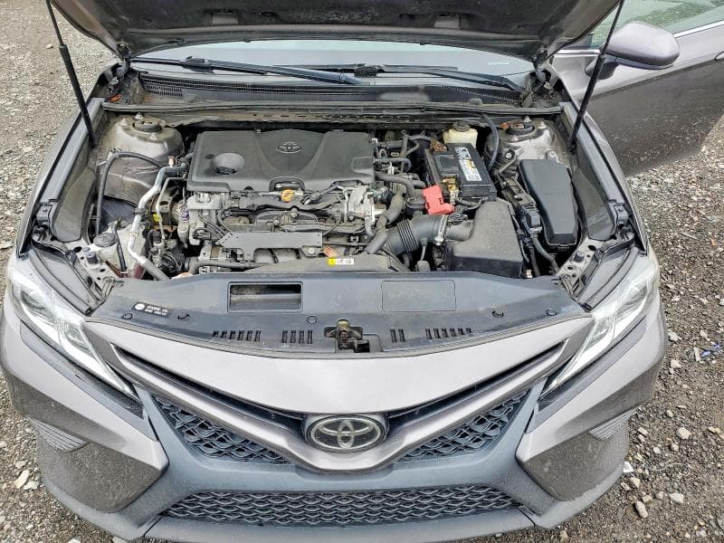 2018 TOYOTA CAMRY SE 11